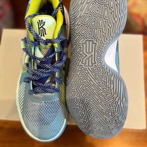 Brand NEW Kyrie Flytrap v deep royal blue size 5 Mens or 6.5 Womens